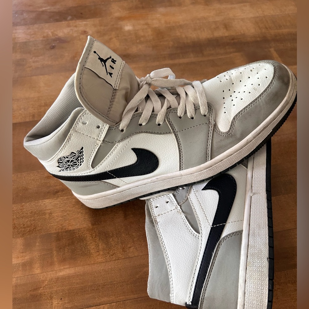 Air Jordan 1 Retro High Tops. Size 8.5 Great Condition.